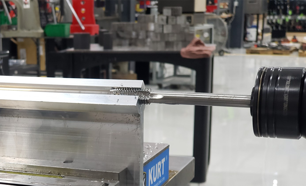 Horizontal tapping aluminum extrusion with FlexArm